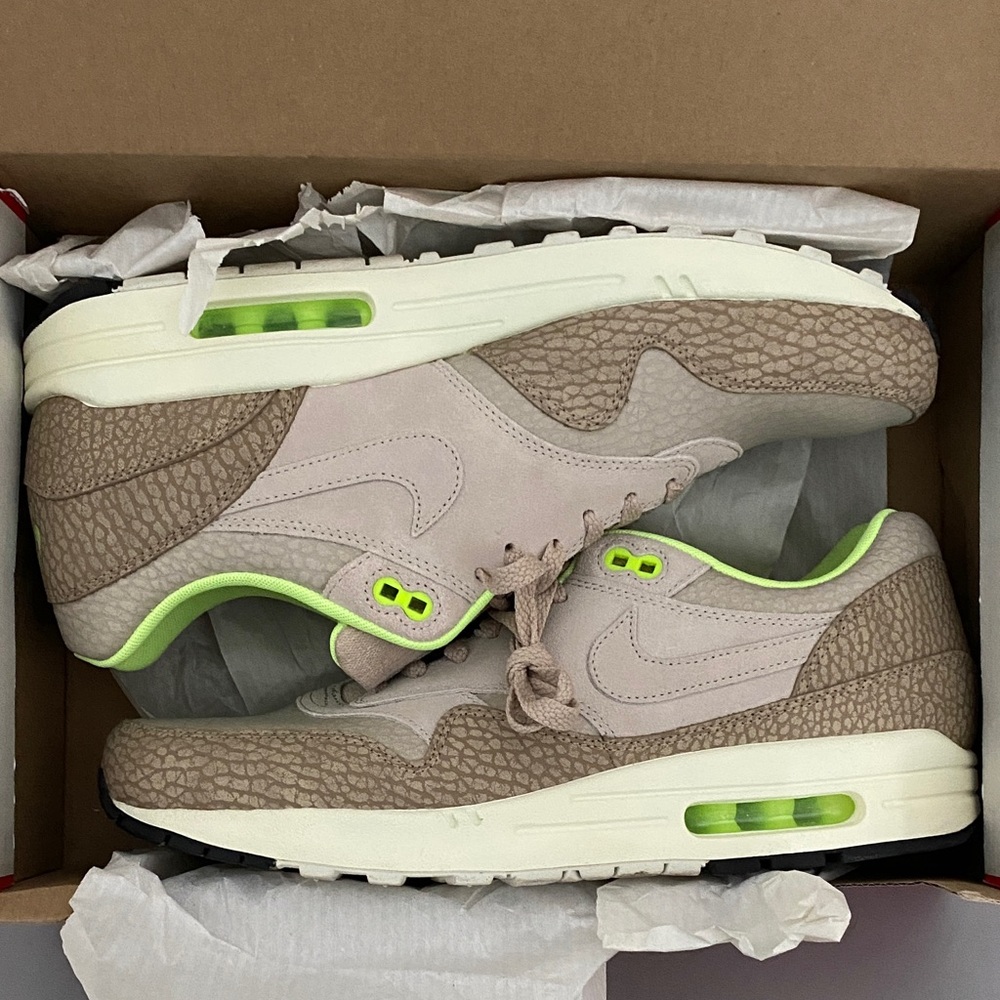 Nike AirMax 1 PRM Men’s Beige and Lime Green Sneakers